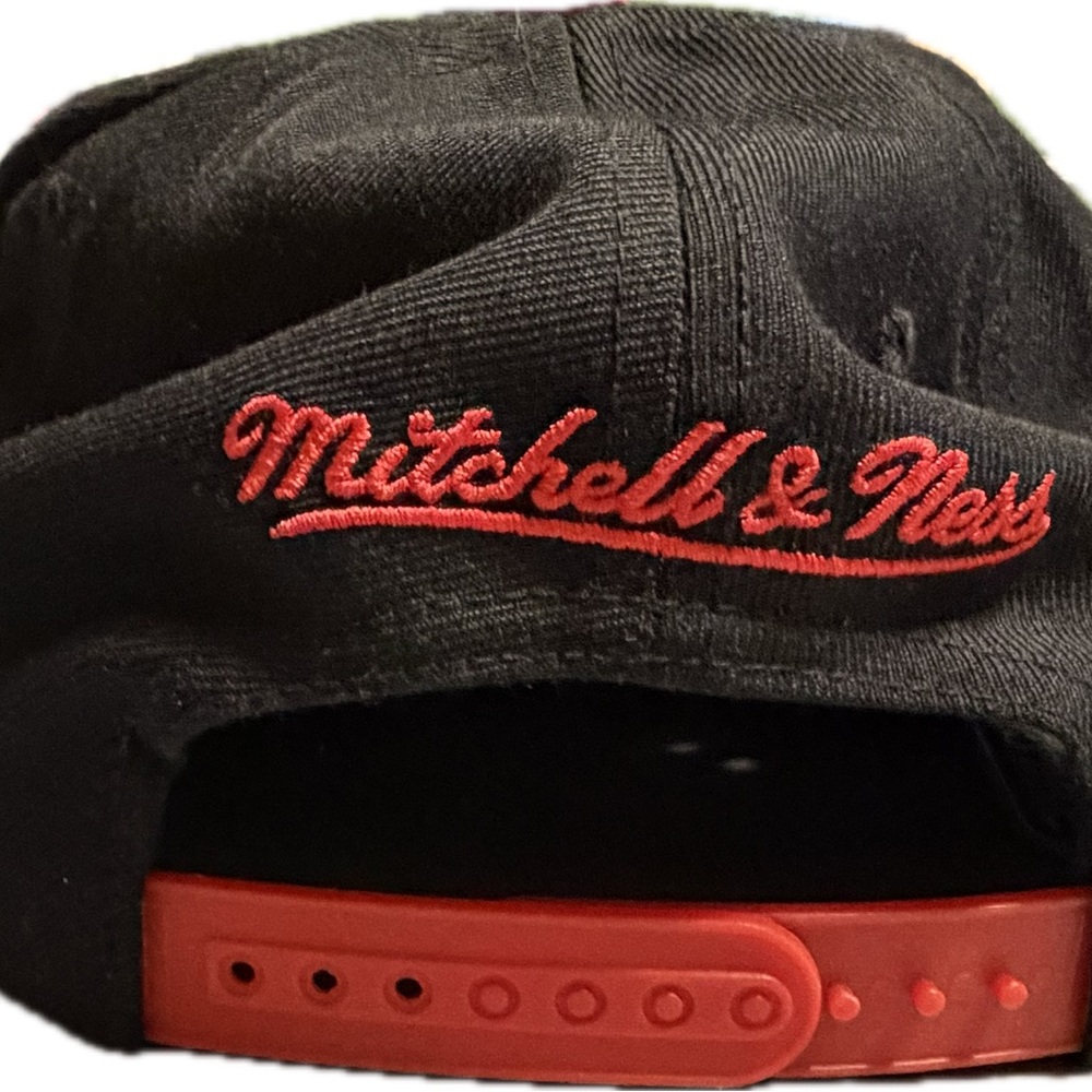 Mitchell & Ness Chicago Bulls Hat Black & Red Cap new adjustable snap - Picture 2 of 5